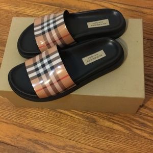 burberry women's ashmore vintage check pool slides